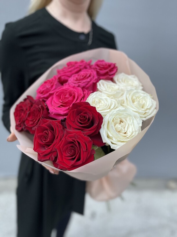 15 роз в упаковке, артикул F1412287 - 7950 рублей, доставка по городу. Flawery - доставка цветов