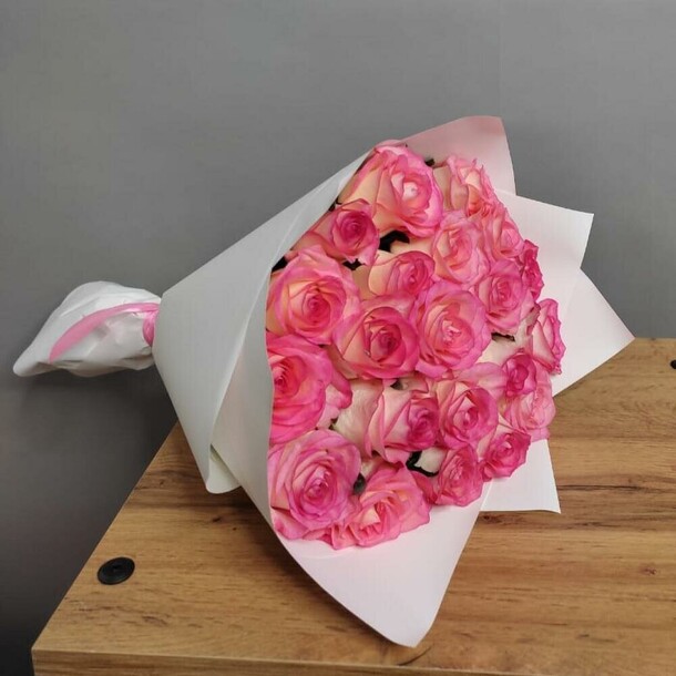 21 розовая роза джумилия, артикул F1311216 - 6909 рублей, доставка по городу. Flawery - доставка цветов