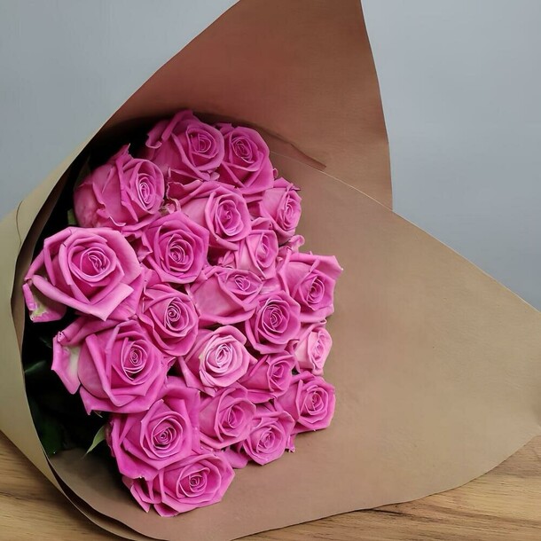 21 розовая роза 60 см, артикул F1311530 - 7554 рублей, доставка по городу. Flawery - доставка цветов