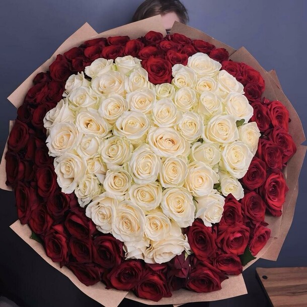 Сердце из 101 розы, артикул F1311565 - 26607 рублей, доставка по городу. Flawery - доставка цветов