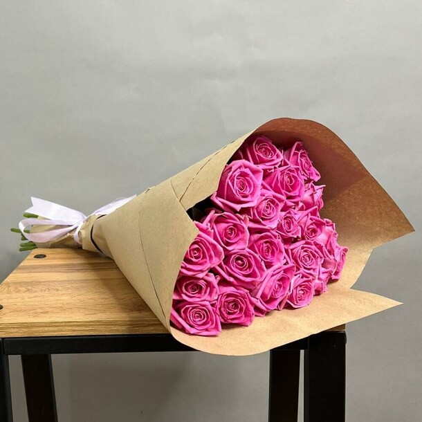 21 розовая роза 60 см, артикул F1311569 - 7554 рублей, доставка по городу. Flawery - доставка цветов