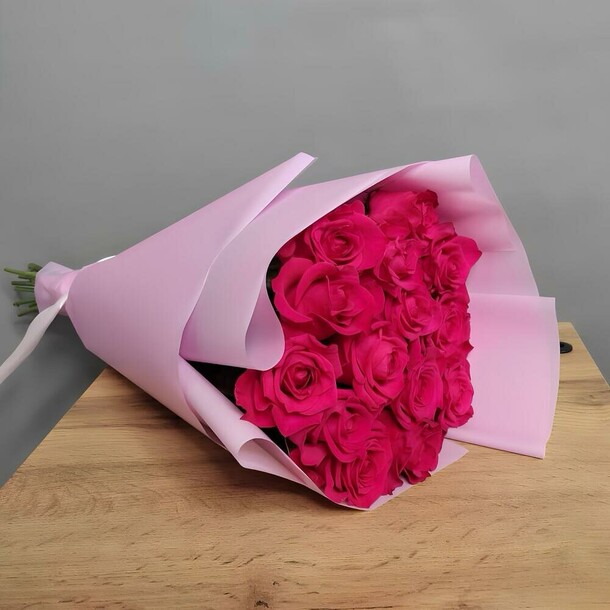 15 малиновых роз 60 см, артикул F1311571 - 5943 рублей, доставка по городу. Flawery - доставка цветов