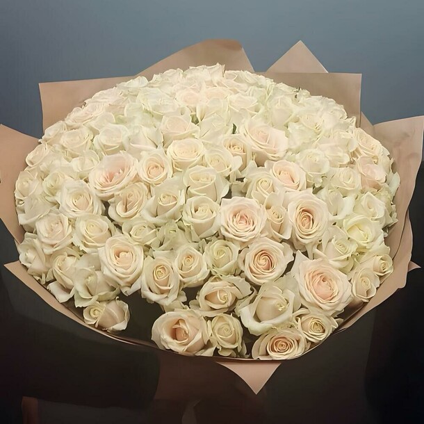 101 кремовая роза 60 см, артикул F1311572 - 22679 рублей, доставка по городу. Flawery - доставка цветов