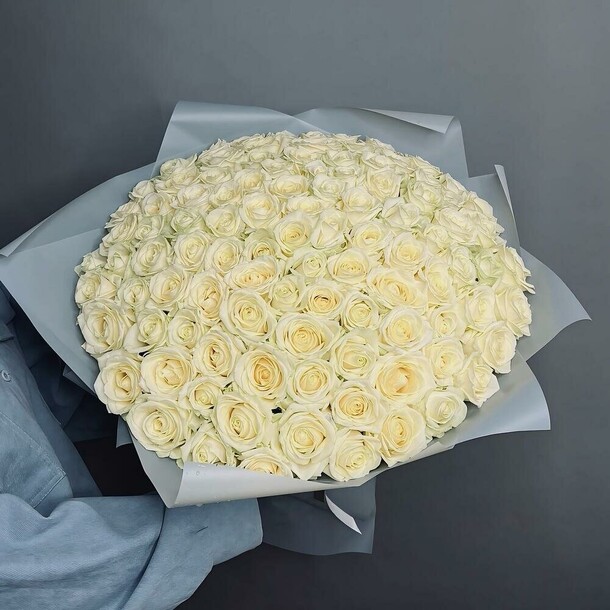Букет из 101 белой розы, артикул F1311574 - 21215 рублей, доставка по городу. Flawery - доставка цветов