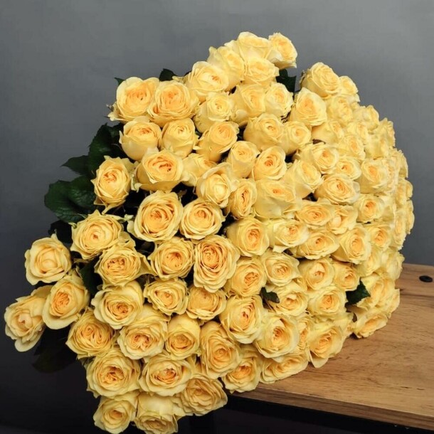 101 длинная кремовая роза, артикул F1311581 - 32516 рублей, доставка по городу. Flawery - доставка цветов