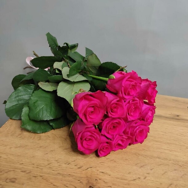 11 розовых роз в ленту, артикул F1311924 - 4816 рублей, доставка по городу. Flawery - доставка цветов