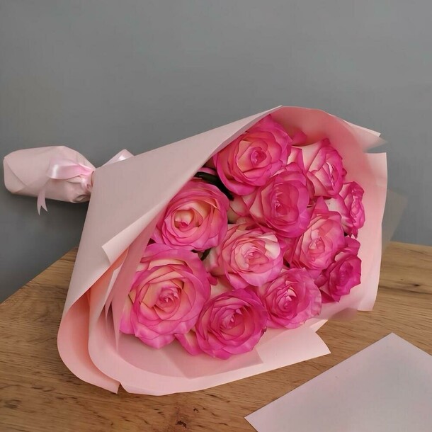 11 розовых роз джумилия, артикул F1312387 - 4378 рублей, доставка по городу. Flawery - доставка цветов