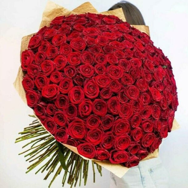 Букет из 151 длинной красной розы, артикул F1312392 - 47494 рублей, доставка по городу. Flawery - доставка цветов