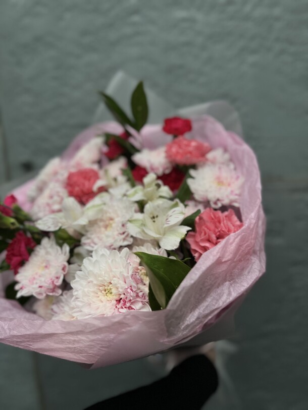 Сборный букет, артикул F1318772 - 3100 рублей, доставка по городу. Flawery - доставка цветов