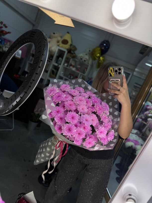 Букет из 11 хризантем, артикул F1434158 - 4800 рублей, доставка по городу. Flawery - доставка цветов