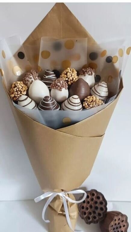 Комплимент крафт, артикул F1311066 - 3500 рублей, доставка по городу. Flawery - доставка цветов