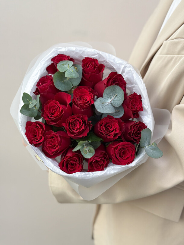 Букет красная роза 15 шт - идеальный на день всех влюбленных, артикул F1379320 - 4850 рублей, доставка по городу. Flawery - доставка цветов