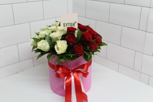 Роза в коробке, артикул F105817 - 10890 рублей, доставка по городу. Flawery - доставка цветов