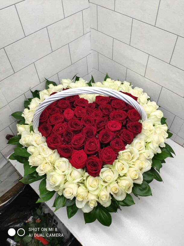 Корзина сердца, артикул F1180326 - 28000 рублей, доставка по городу. Flawery - доставка цветов