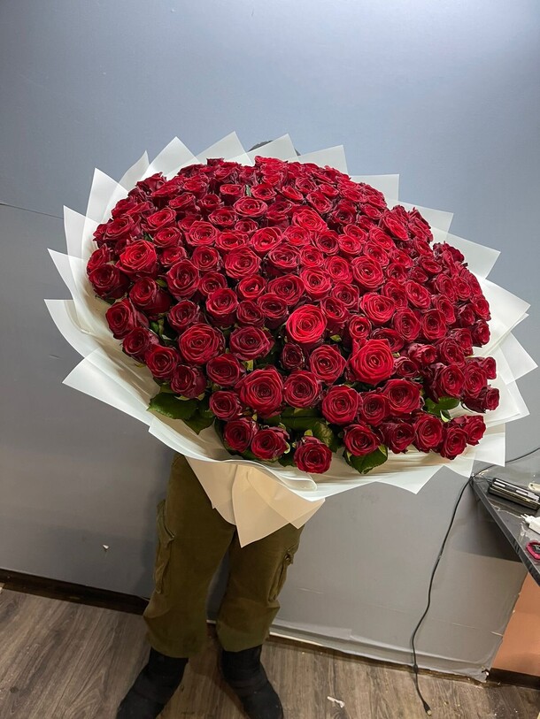Роза 151шт, артикул F1265118 - 45000 рублей, доставка по городу. Flawery - доставка цветов