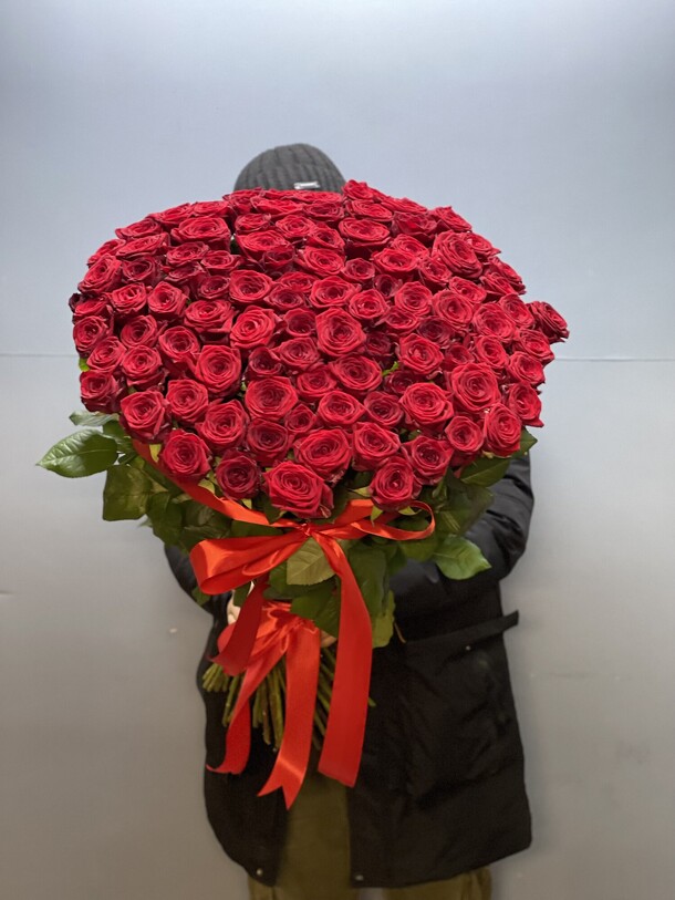 Роза высокий, артикул F1265129 - 26000 рублей, доставка по городу. Flawery - доставка цветов