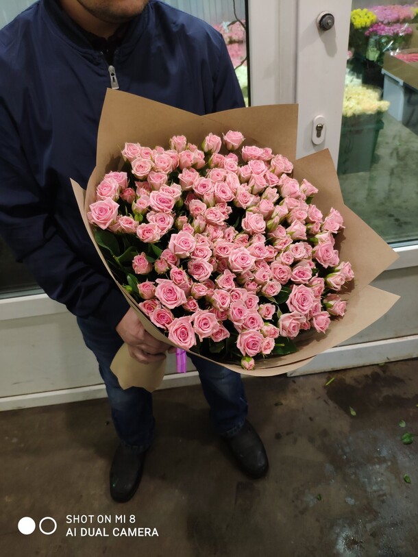 Кустовые розы, артикул F92147 - 17000 рублей, доставка по городу. Flawery - доставка цветов