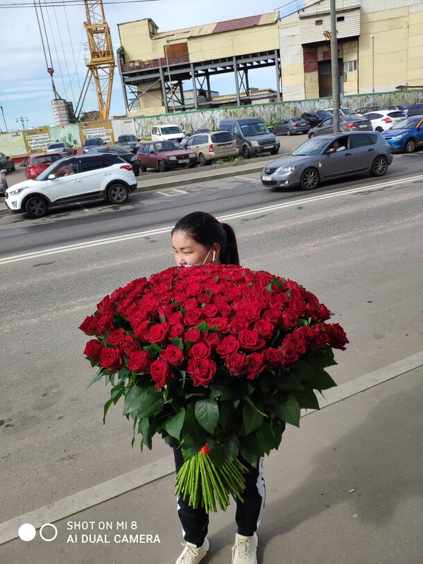 201 красные розы, артикул F92944 - 69000 рублей, доставка по городу. Flawery - доставка цветов