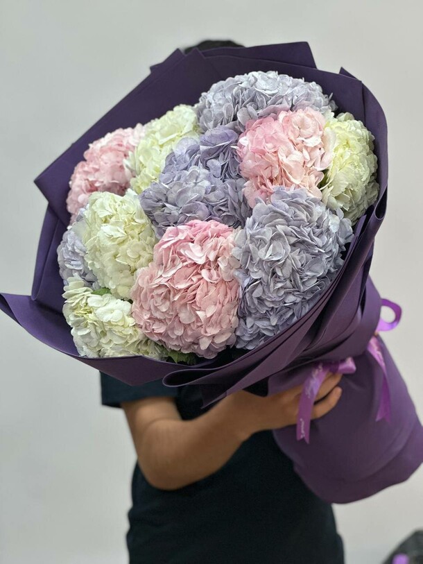 Букет из 11 гортензия, артикул F1314840 - 9517 рублей, доставка по городу. Flawery - доставка цветов