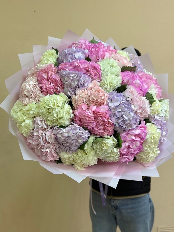 Букет из 29 гортензия, артикул F1315444 - 27657 рублей, доставка по городу. Flawery - доставка цветов