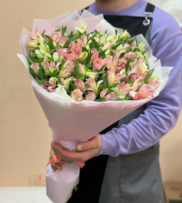 Букет из 19 альстромерия, артикул F1315515 - 5638 рублей, доставка по городу. Flawery - доставка цветов