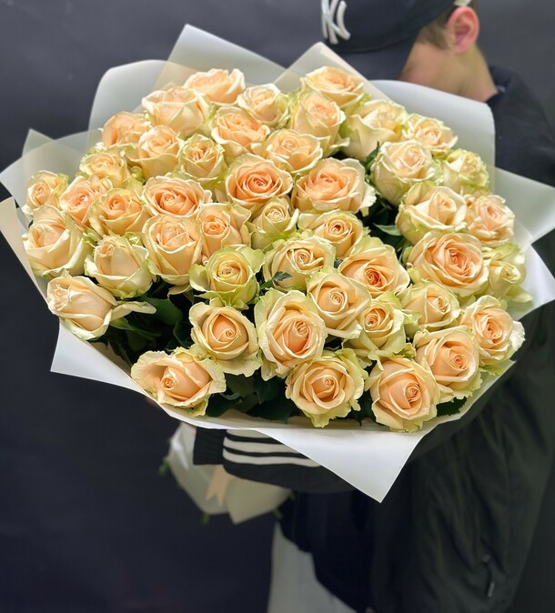 Букет из 51 роз, артикул F1315976 - 12724 рублей, доставка по городу. Flawery - доставка цветов