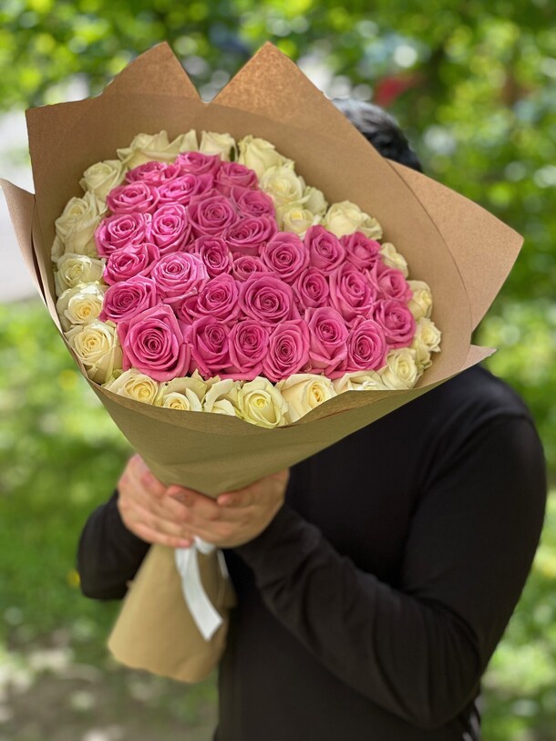 Букет из 51 роз, артикул F1315983 - 11966 рублей, доставка по городу. Flawery - доставка цветов
