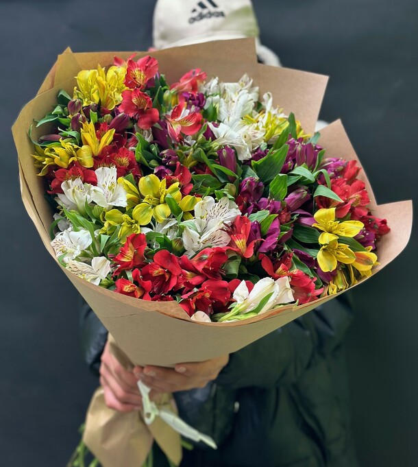 Букет из 29 альстромерий, артикул F1316815 - 7248 рублей, доставка по городу. Flawery - доставка цветов