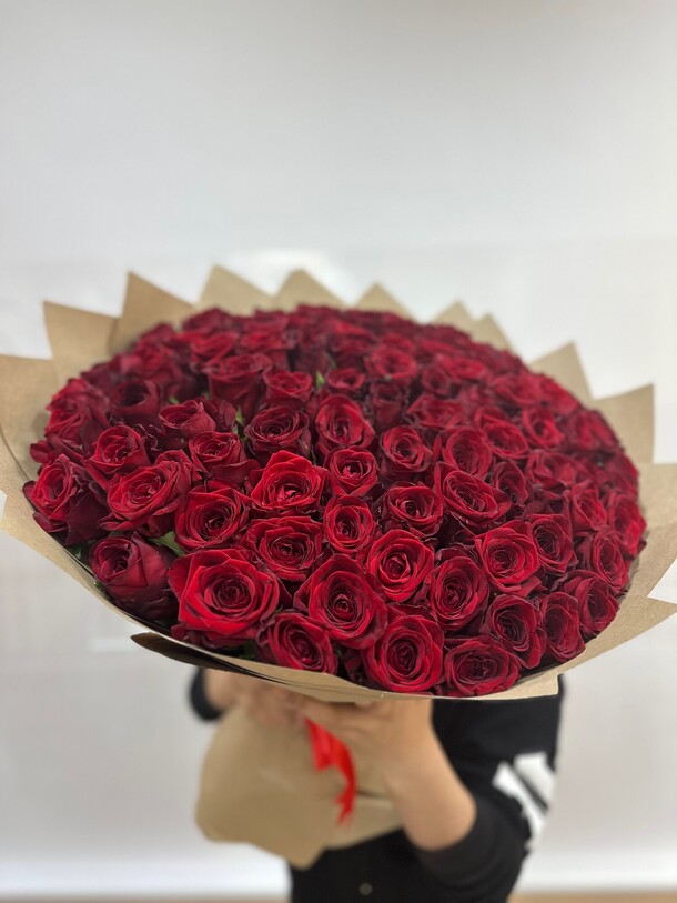 Букет из 101 роз, артикул F1317695 - 23353 рублей, доставка по городу. Flawery - доставка цветов