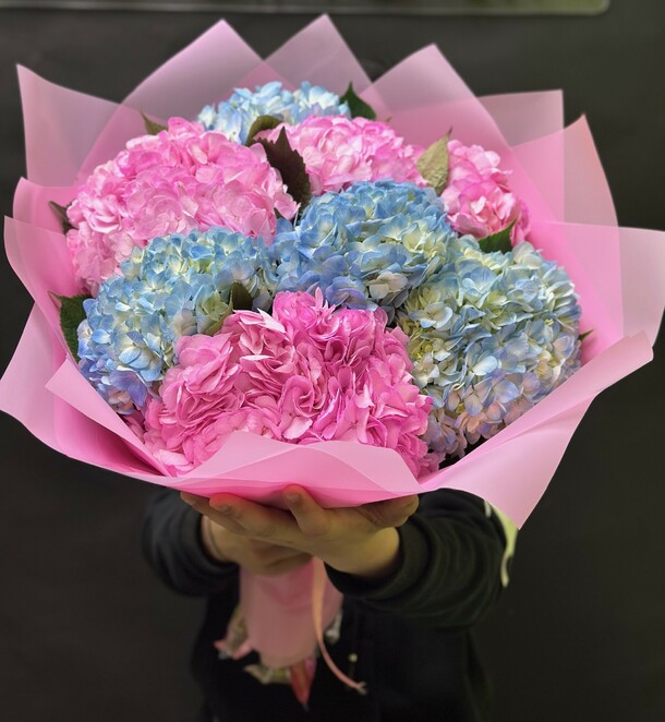 Букет из 7 гортензия, артикул F1317703 - 9015 рублей, доставка по городу. Flawery - доставка цветов