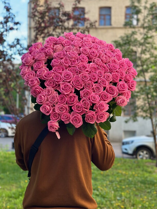 Букет из 101 роз, артикул F1318594 - 23280 рублей, доставка по городу. Flawery - доставка цветов
