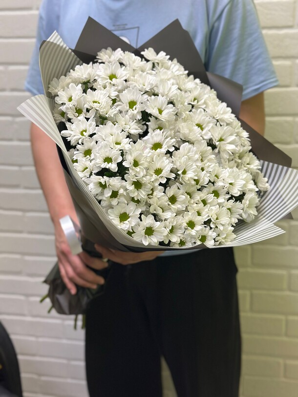 Букет из 15 хризантема, артикул F1318632 - 5999 рублей, доставка по городу. Flawery - доставка цветов