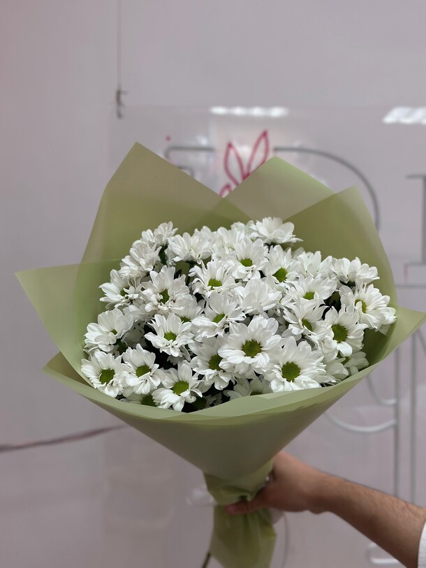 Букет из 5 хризантем, артикул F1318893 - 2925 рублей, доставка по городу. Flawery - доставка цветов