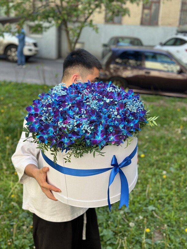 Орхидея в коробке, артикул F1319025 - 18150 рублей, доставка по городу. Flawery - доставка цветов