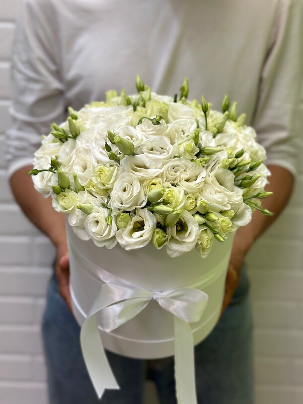 Эустома в коробке, артикул F1320369 - 7890 рублей, доставка по городу. Flawery - доставка цветов