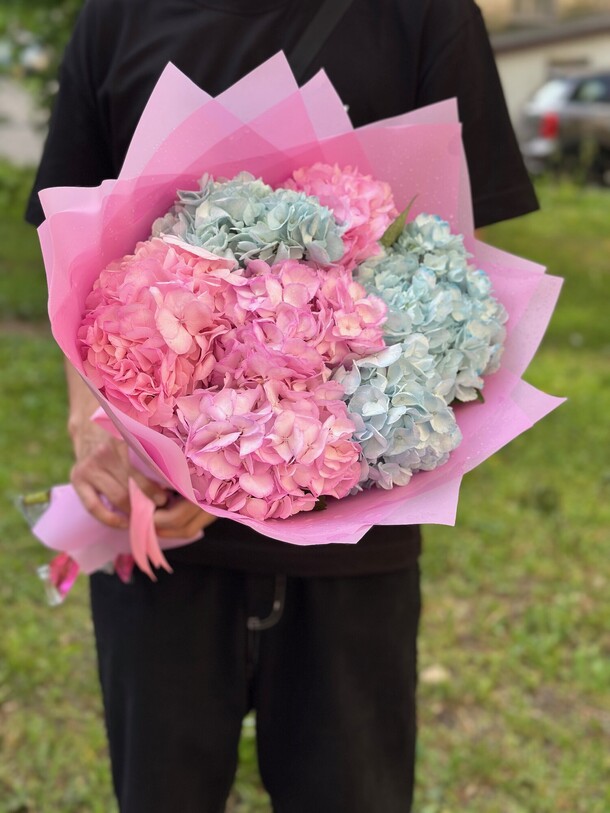 Букет из 7 гортензий, артикул F1320372 - 6734 рублей, доставка по городу. Flawery - доставка цветов