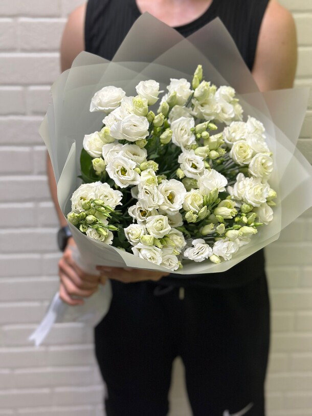 Букет из 11 эустома, артикул F1320384 - 6735 рублей, доставка по городу. Flawery - доставка цветов