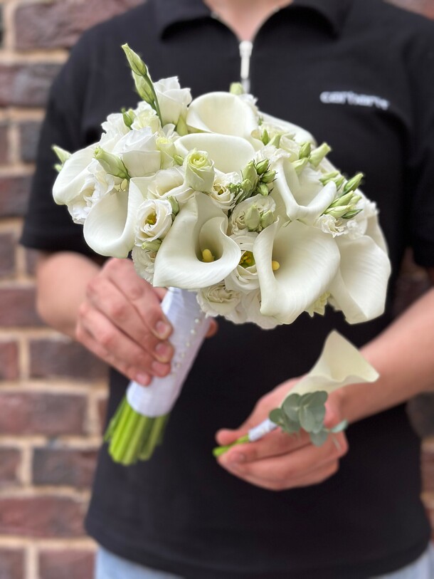 Букет невесты "белые каллы", артикул F1329518 - 21230 рублей, доставка по городу. Flawery - доставка цветов