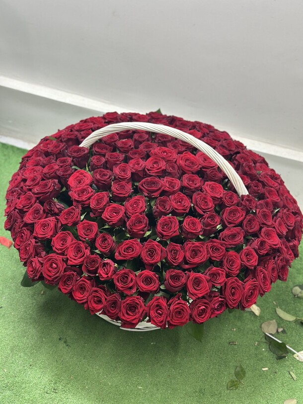 201 роза в корзине, артикул F1336291 - 56568 рублей, доставка по городу. Flawery - доставка цветов