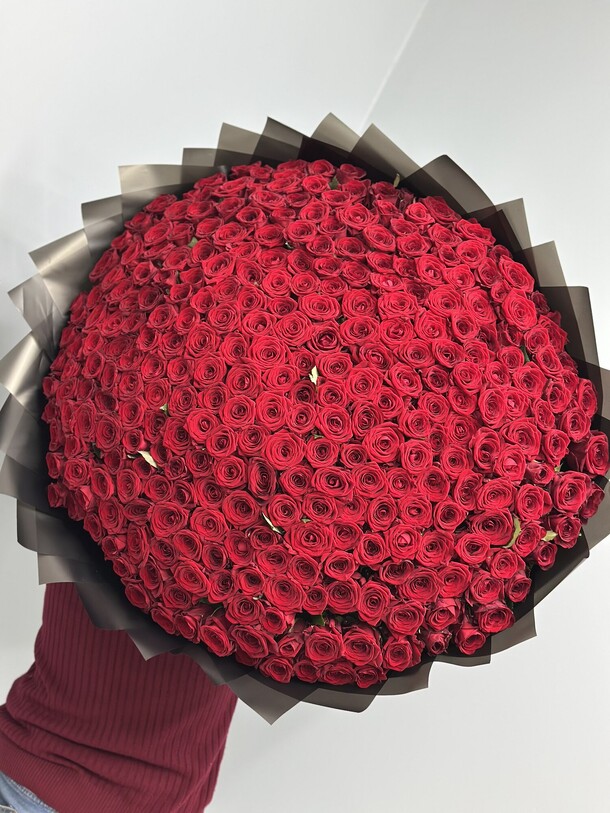 Букет из 301 роз, артикул F1336294 - 73872 рублей, доставка по городу. Flawery - доставка цветов