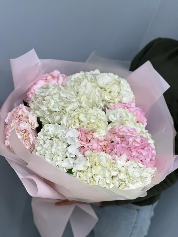 Букет из 15 гортензий, артикул F1336299 - 13176 рублей, доставка по городу. Flawery - доставка цветов