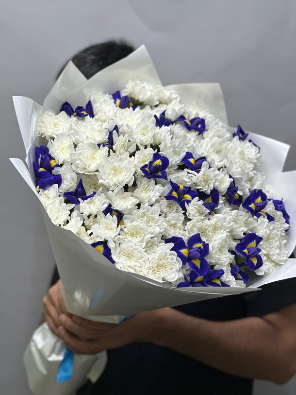 Букет из 15 хризантема, артикул F1338636 - 8999 рублей, доставка по городу. Flawery - доставка цветов