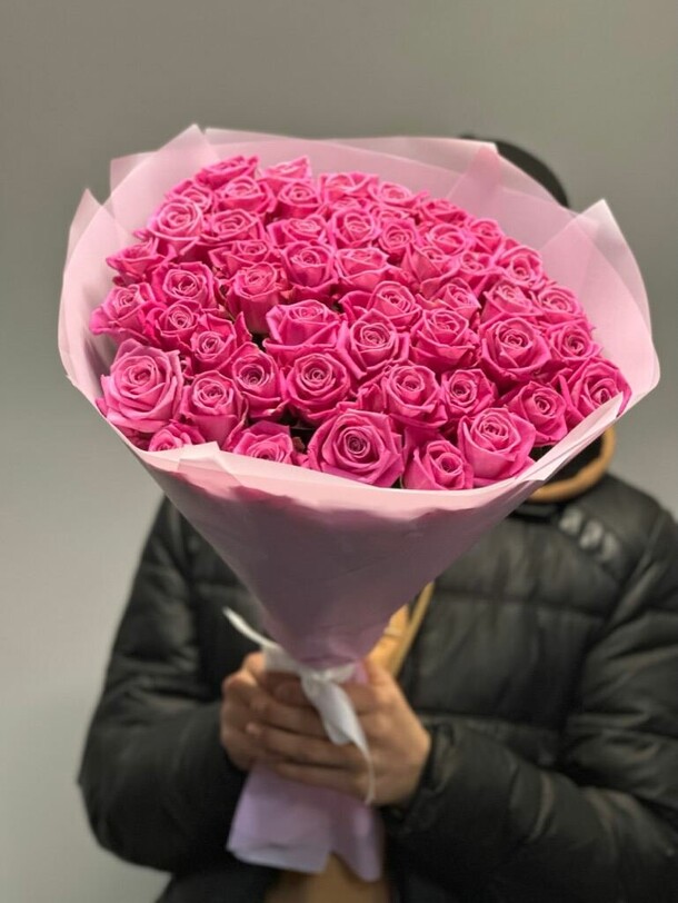 Букет из 51 роз, артикул F1341196 - 11381 рублей, доставка по городу. Flawery - доставка цветов