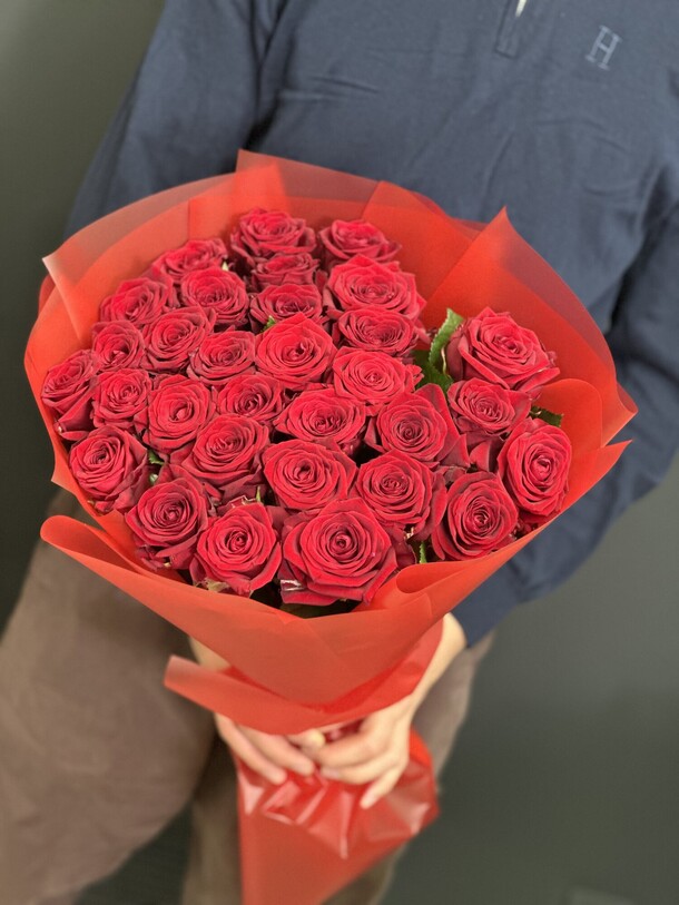 Букет из 31 роз, артикул F1341395 - 5999 рублей, доставка по городу. Flawery - доставка цветов