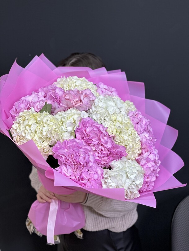 Букет из 15 гортензия, артикул F1341399 - 13176 рублей, доставка по городу. Flawery - доставка цветов