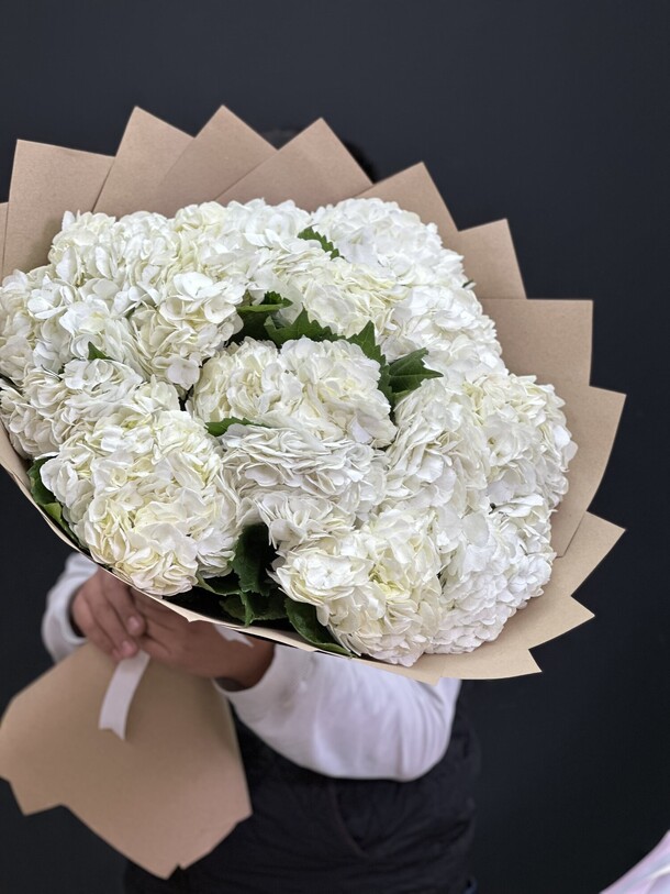 Букет из 15 гортензий, артикул F1343617 - 13309 рублей, доставка по городу. Flawery - доставка цветов