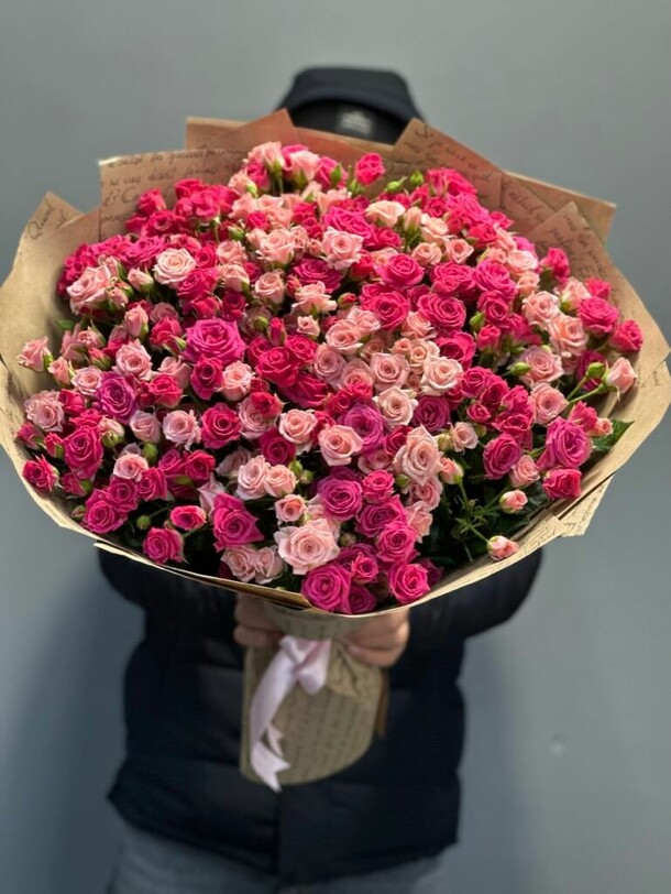 Букет из 41 кустовых роз, артикул F1343871 - 19032 рублей, доставка по городу. Flawery - доставка цветов