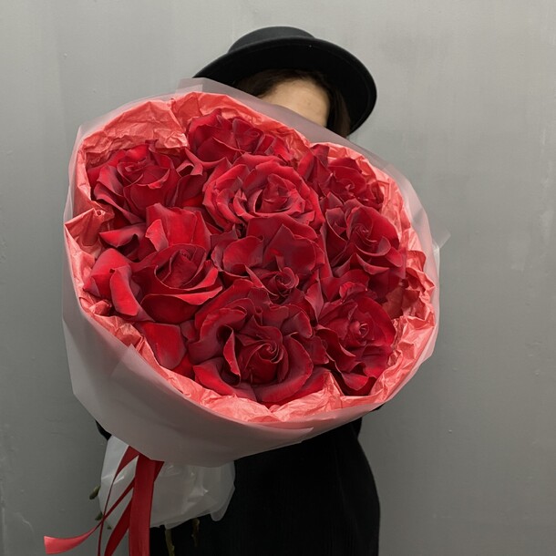 Букет из 9 французских роз " страсть и любовь", артикул F1379476 - 4900 рублей, доставка по городу. Flawery - доставка цветов