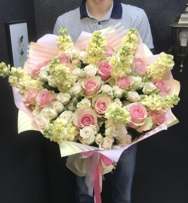 Букет "солнечный", артикул F37738 - 16800 рублей, доставка по городу. Flawery - доставка цветов