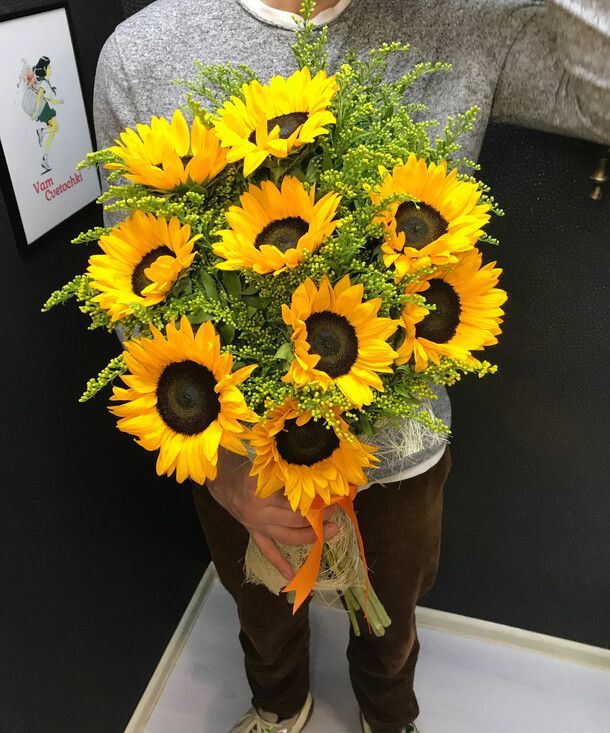 Букет подсолнухов, артикул F95957 - 5790 рублей, доставка по городу. Flawery - доставка цветов